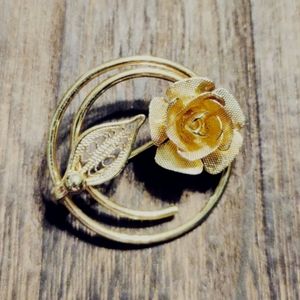 ✨ Sarah Coventry | Vintage Rose Flower Brooch Filigree